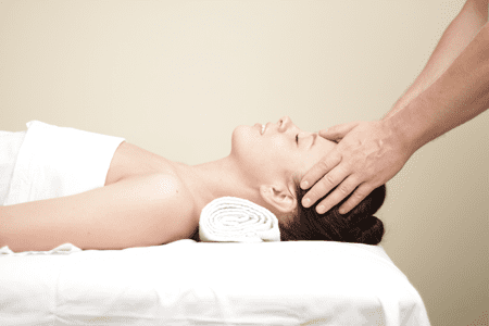 массаж помогает расслабиться