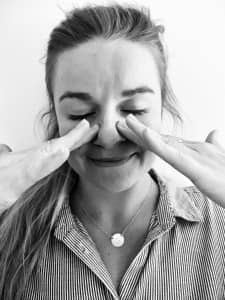 массаж носа и пазух